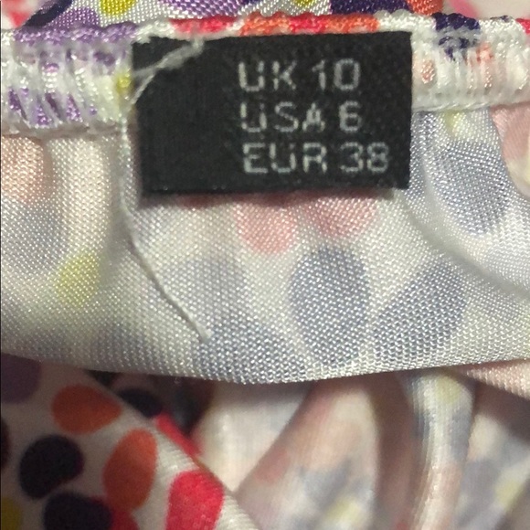 Pretty Little Thing Floral body con dress - Picture 4 of 5